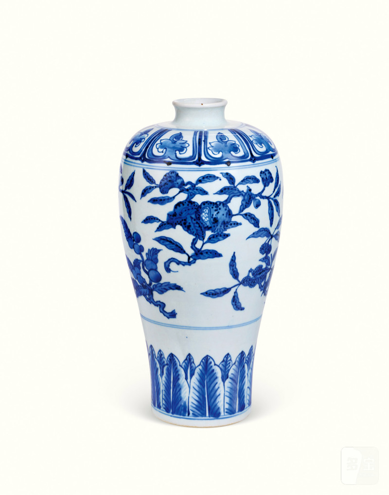 清雍正 仿永乐青花折枝花果纹梅瓶